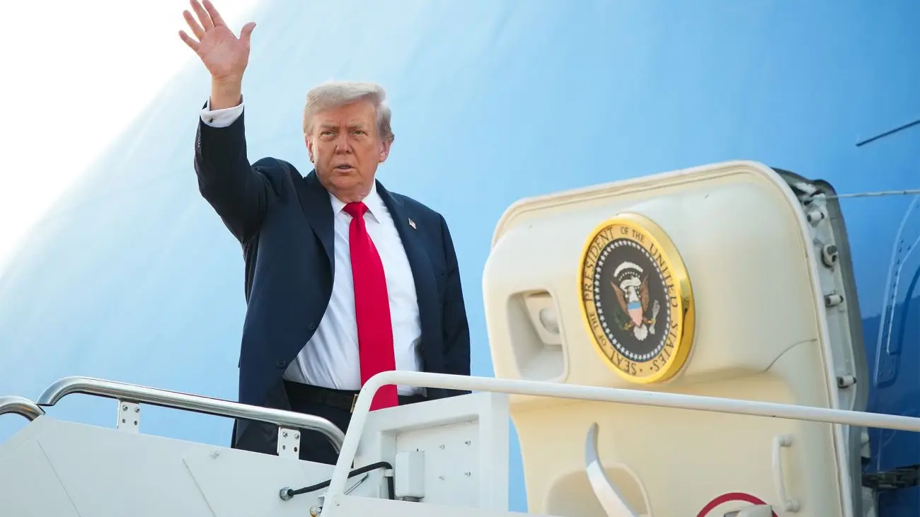 Біля літака Трампа помітили дрон: у Вест-Палм-Біч підняли вертольоти, аеропорт обмежив роботу