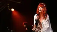 Флоренс Велч захистила український прапор під час концерту Florence and the Machine у Празі