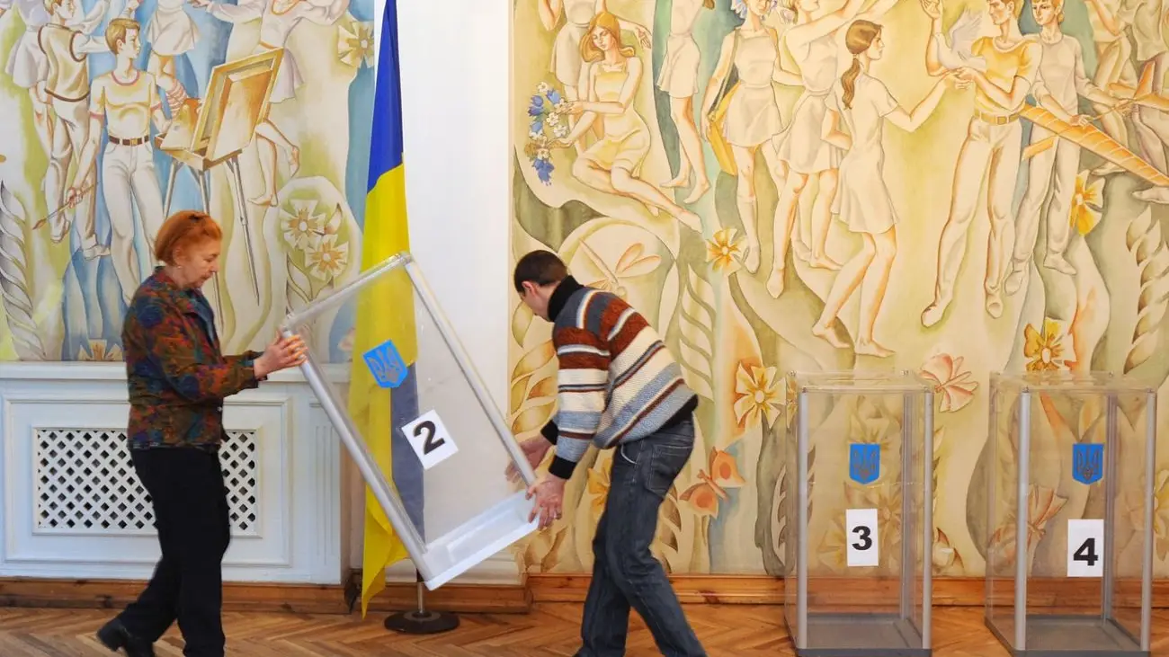 Більшість українців проти участі у виборах тих, хто незаконно виїхав за кордон