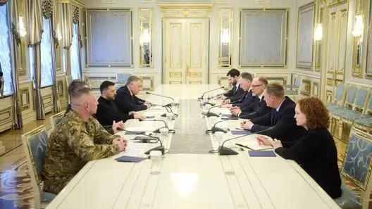Зеленський зустрівся з міністром оборони Латвії: акцент на ППО, ракети та спільне виробництво дронів