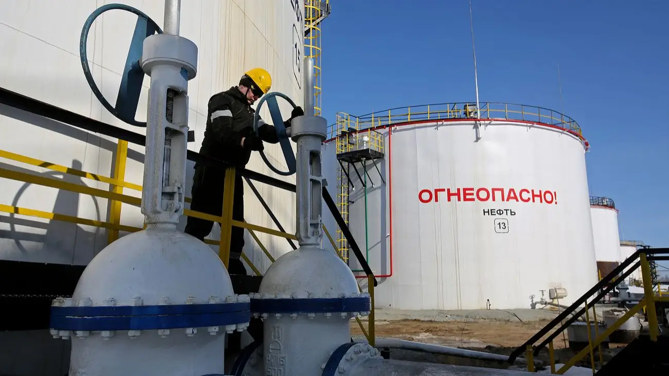 Доходи Росії від експорту нафти впали до мінімуму з початку війни — Bloomberg
