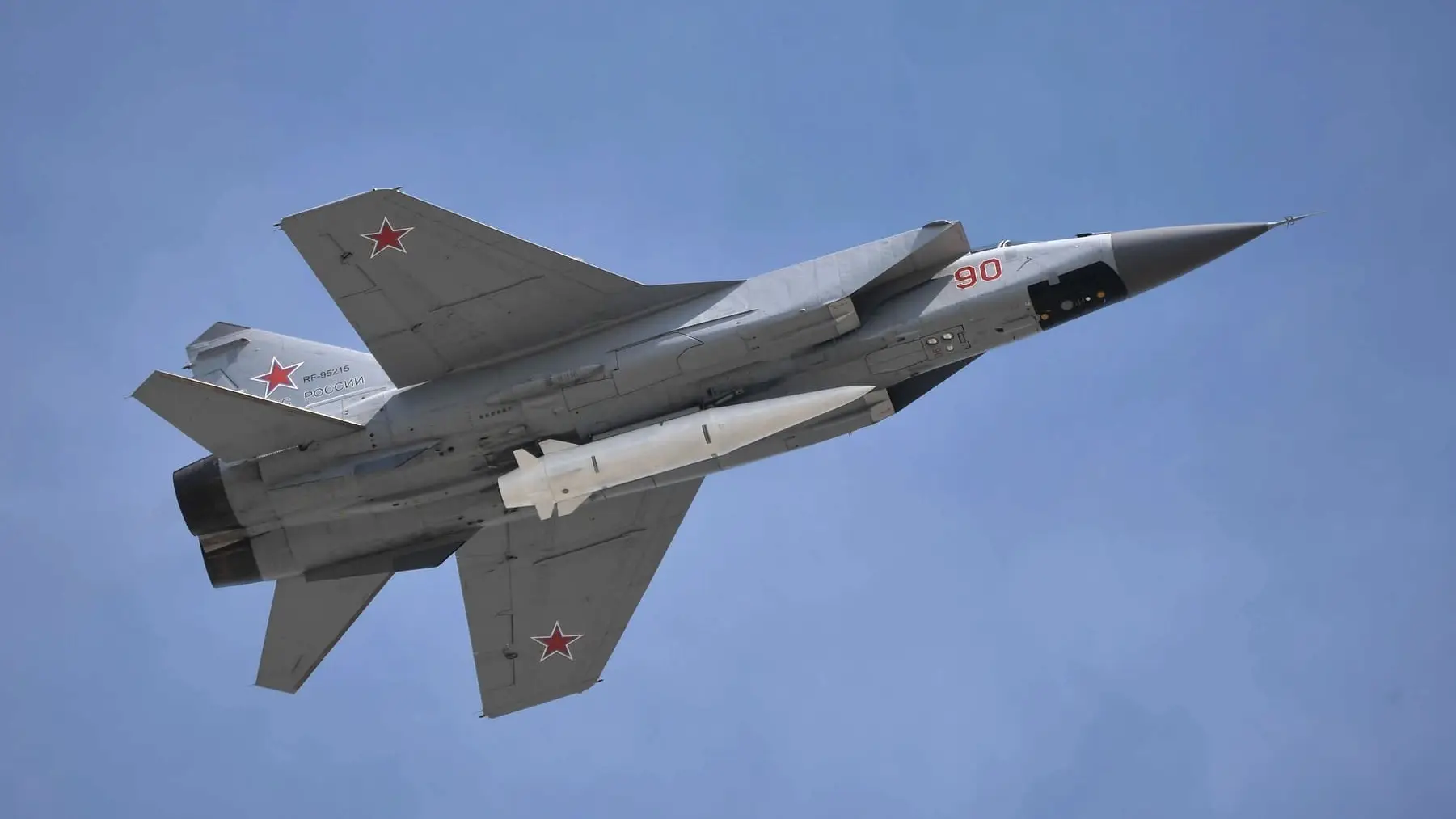Нічна атака РФ: понад 400 дронів і «Кинджал» — ППО знешкодила більшість цілей