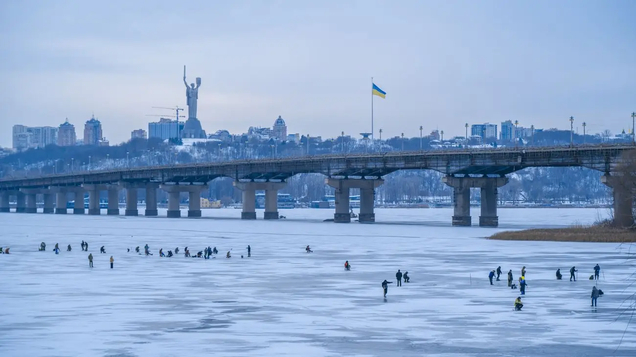 КМДА спростувала фейк про «нові правила» руху мостом Патона: які обмеження діють насправді