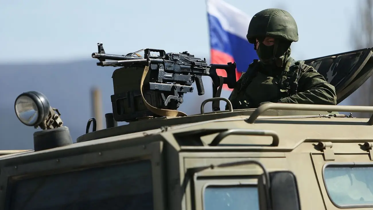 Фронт або депортація: СЗРУ заявляє про схему залучення мігрантів до війни РФ