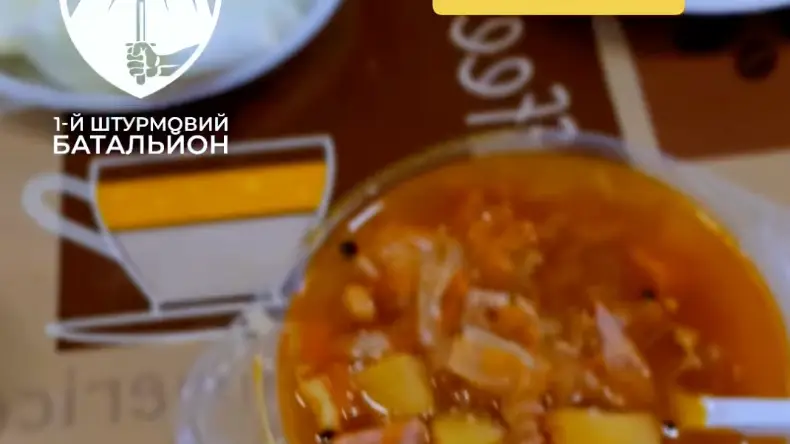 Як харчуються бійці «Скелі»: військові показали обід у солдатській їдальнія