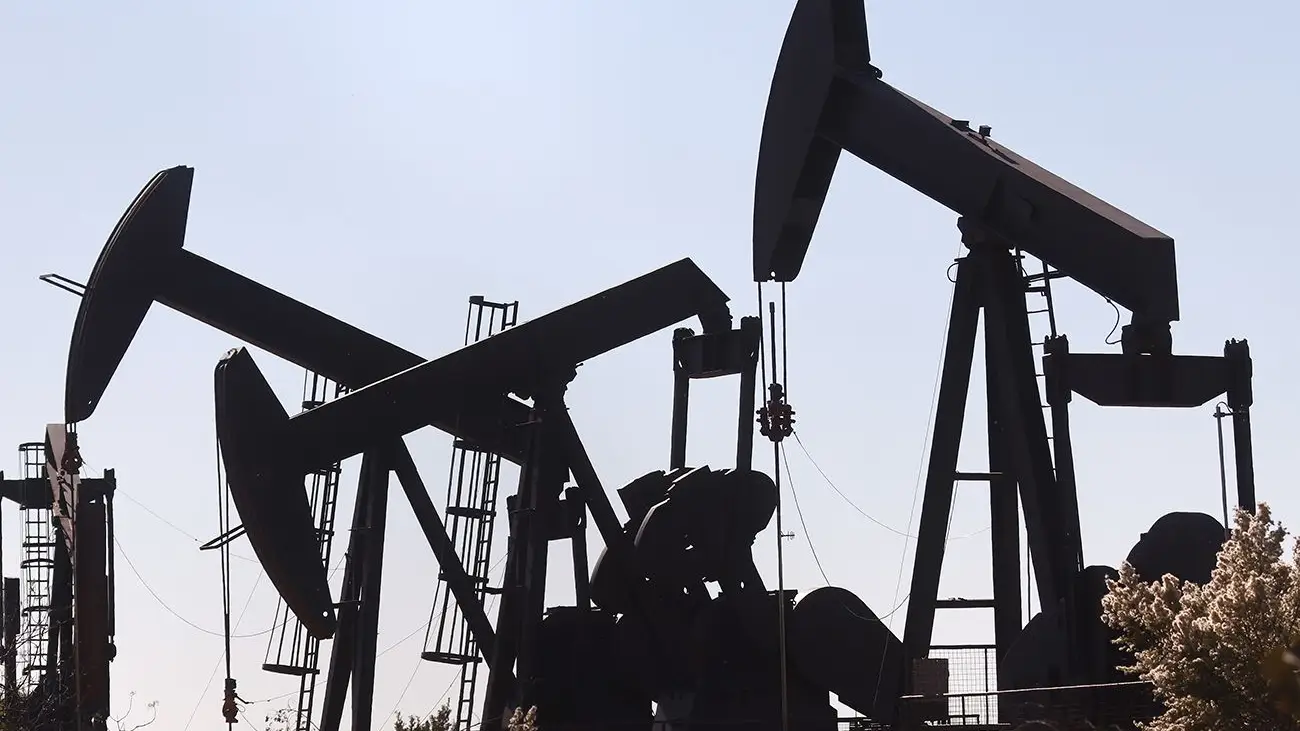 Ціни на бензин можуть зрости: ОАЕ скорочують видобуток нафти на тлі напруженості в регіоні