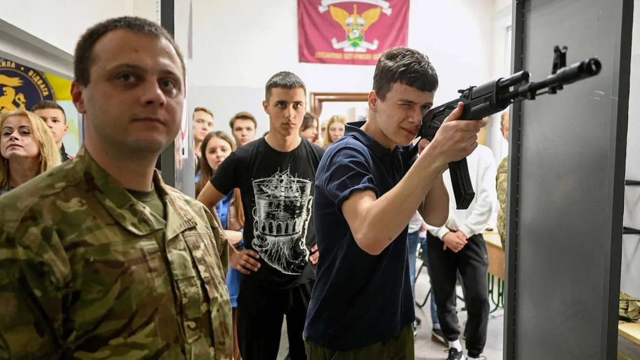В Україні запроваджують новий предмет і стрілецьку підготовку: як зміниться навчання школярів і студентів