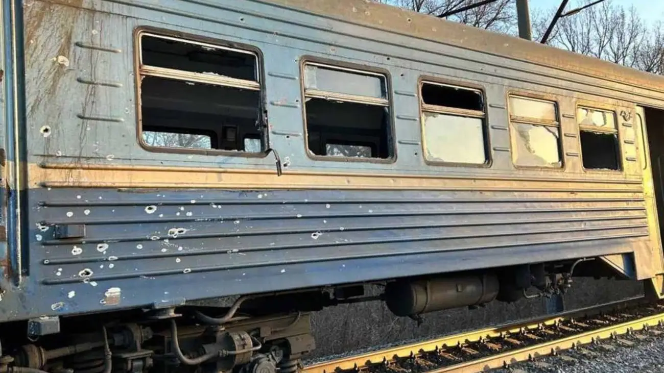 Росіяни атакували приміський поїзд на Харківщині: чи є постраждалі серед пасажирів