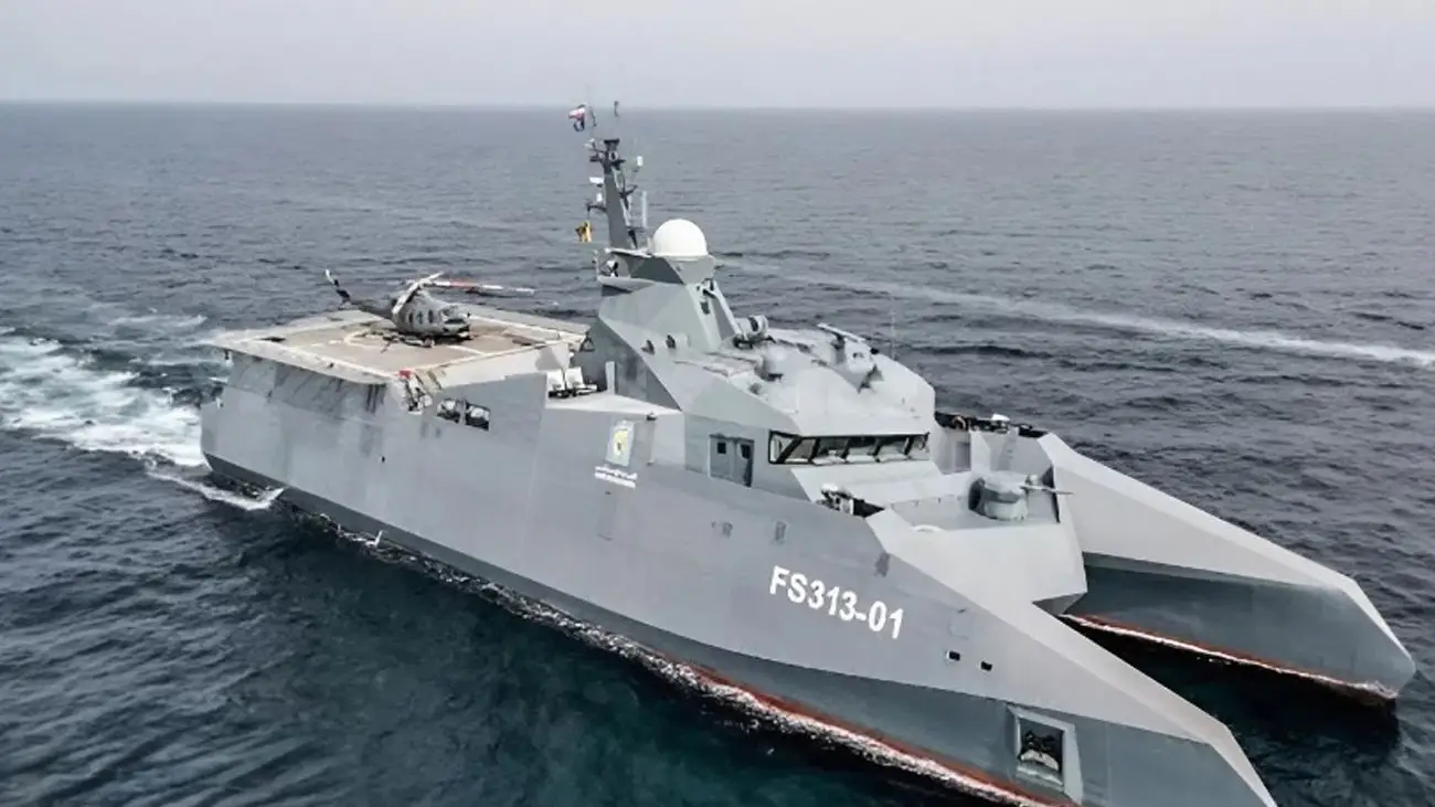 Палає після удару США: новітній військовий корвет Ірану охоплений вогнем (фото).