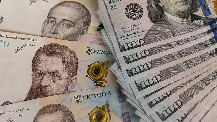 Долар пробив 45 грн: картковий курс злетів до 45,56 грн/$ — що відбувається з гривнею