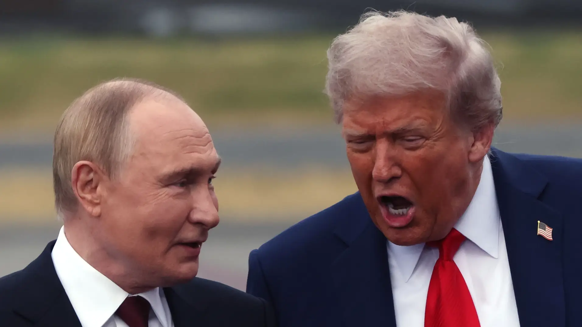 Дональд Трамп вдарив митами по 80+ країнах: тарифи до 12,5% запустили нову торговельну війну
