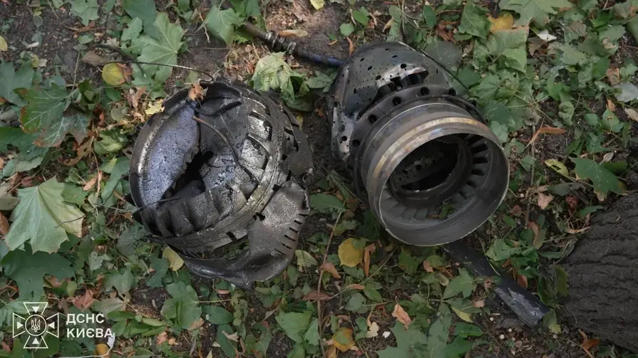 Дрони атакують Київ: уламки впали у Голосіївському та Печерському районах. ФОТО