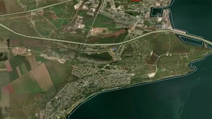 Дрони СБУ вдарили по російських кораблях і ППО в окупованій Керчі