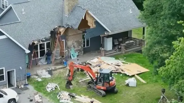 Дивна реакція чоловіка на розлучення: руйнація сімейного будинку екскаватором у США