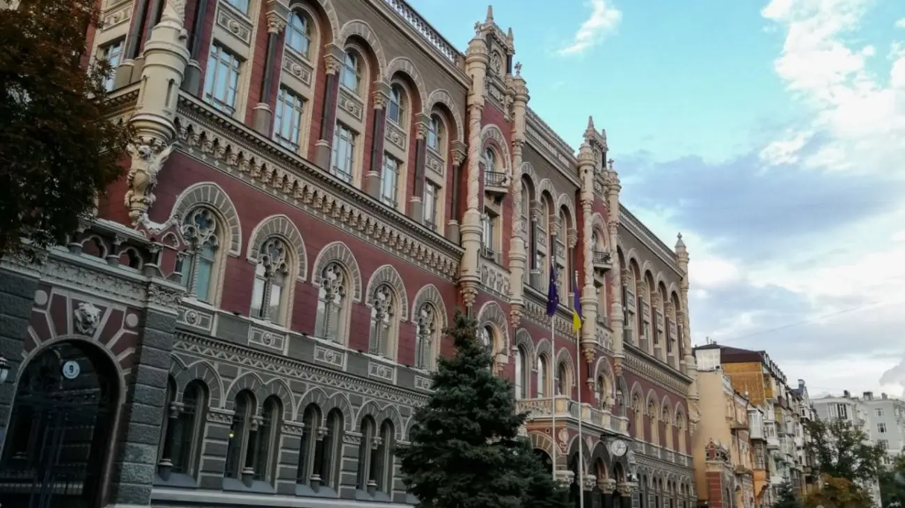 Чи буде дефіцит валюти в Україні після інциденту з коштами Ощадбанку
