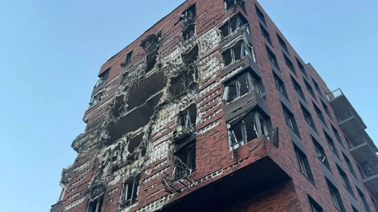 Атака дронів на Дніпро: пожежа в центрі міста та пошкоджена багатоповерхівка