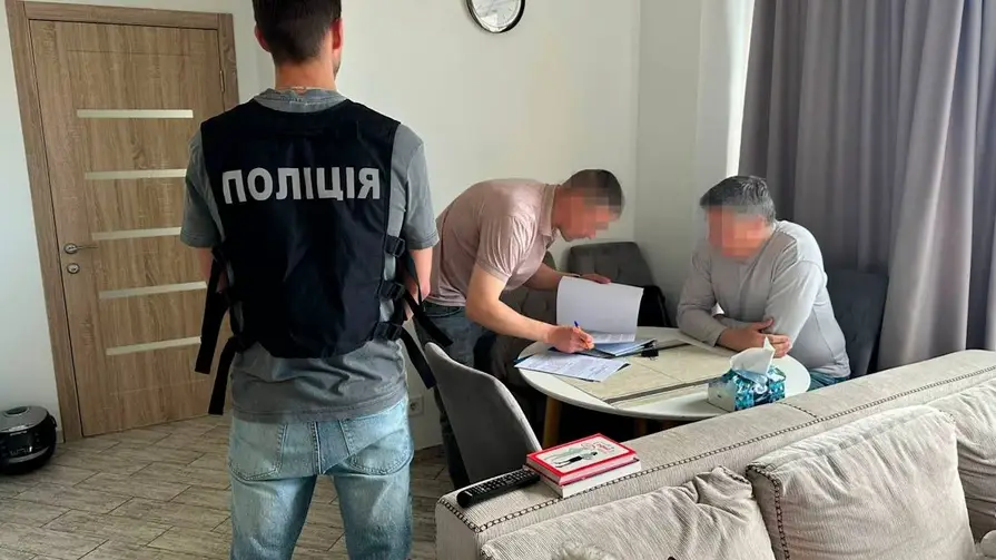 «Гастролі» для виїзду за кордон: екскерівнику Мінкульту оголосили підозру