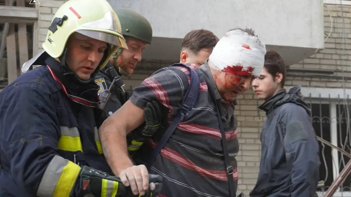 Горе у Львові! 30 постраждалих, під завалами були люди: Садовий показав наслідки удару росії. ФОТО