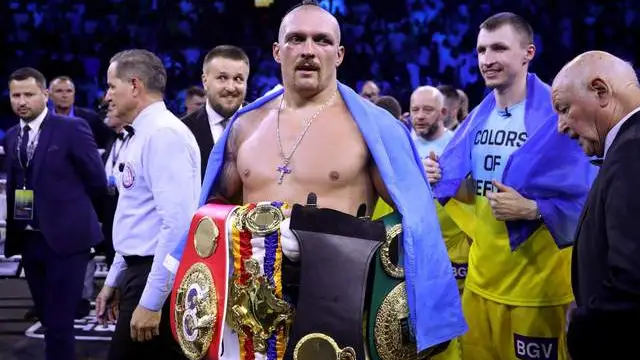 Як Усик допомагає військовим: фонд, авто і підтримка ЗСУ