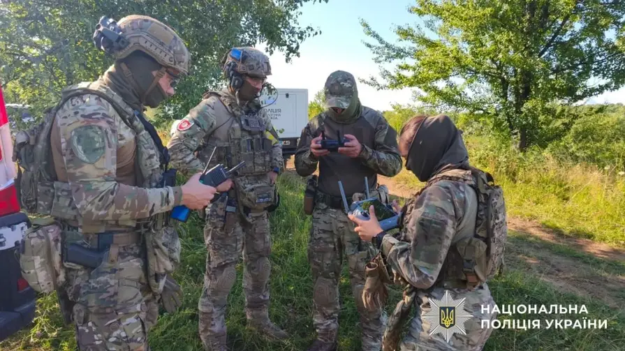 Хай Бог милує! На Буковині стрілянина по поліції: 54-річний Валерій Міглей поранив двох правоохоронців і втік зі зброєю до лісу
