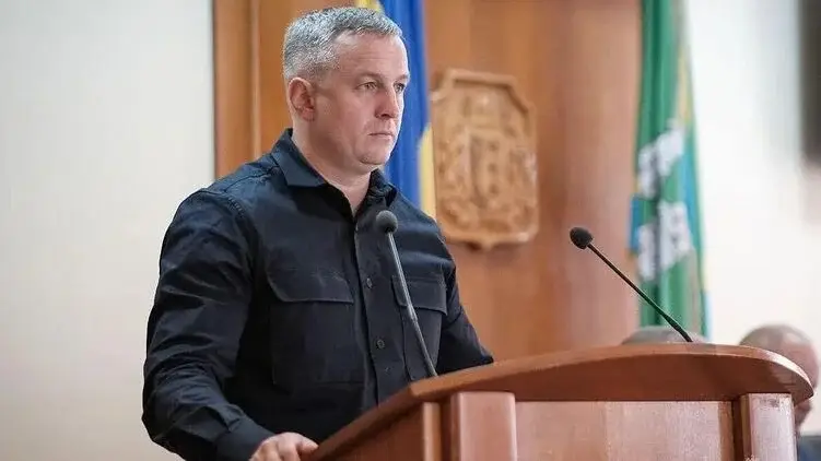 Мільйони дружини та майно на родичах: хто такий Антон Ковальський і до чого тут Арахамія