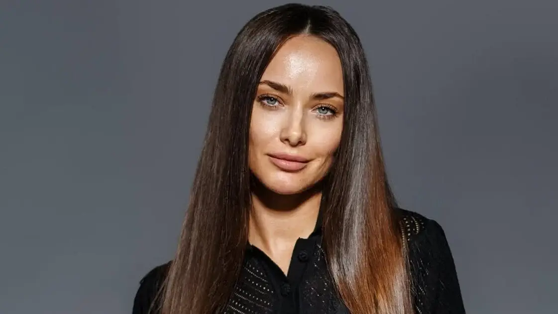 Ксенія Мішина шокувала новим образом і відрізала чубчик: «Мені дуже личить». Фото до і після!
