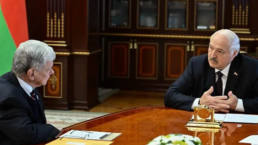 Лукашенко звільнив 25 політв’язнів після переговорів із посланником Трампа Джоном Коулом