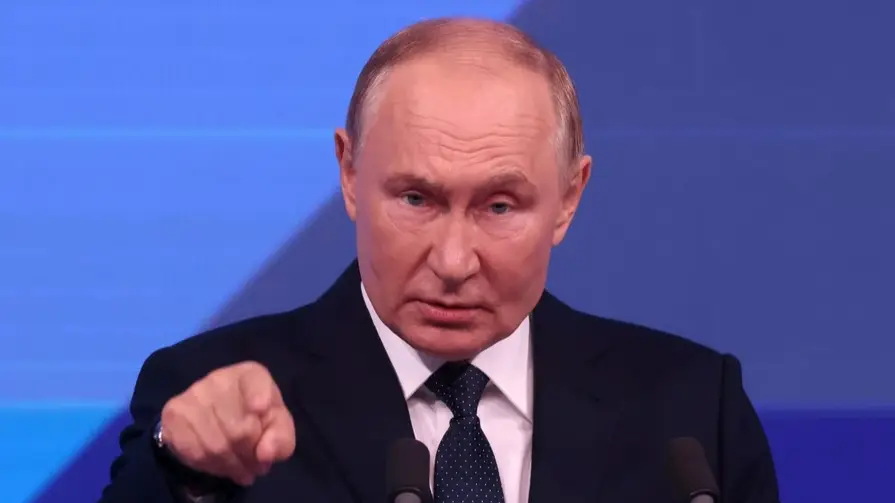 путін пригрозив Україні втратою західних земель за «1, 2, 10 чи 15 років» і заявив, що «всі пересварилися»