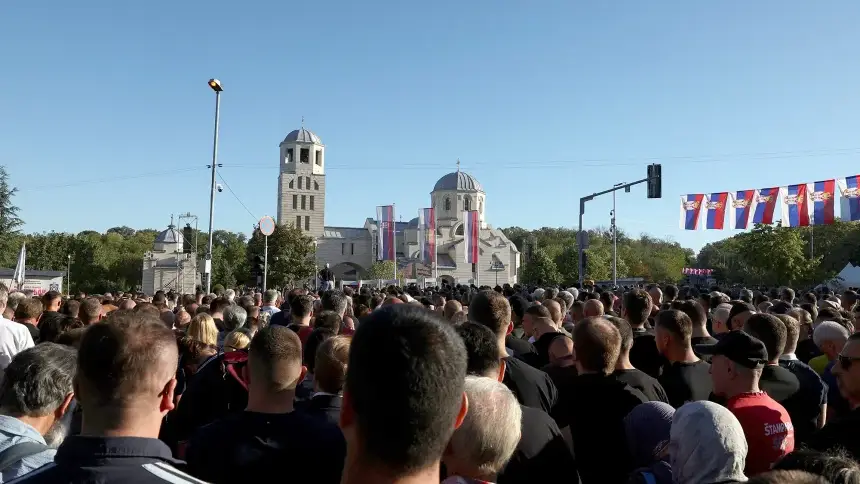 Скандал у Сербії! Ратко Младича поховали з почестями: тисячі людей прийшли попрощатися
