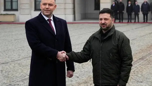 Суперечка між Польщею та Україною: Навроцький розглядає можливість позбавлення Зеленського Ордена Білого Орла