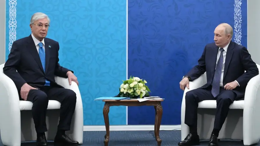 Токаєв прямо сказав путіну про Україну: «Війну вже варто заморозити» за формулою 2.0