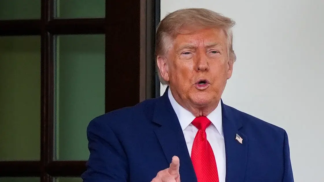 Трамп звинуватив Україну в рекордних цінах на дизель: «Вони підірвали російські НПЗ»