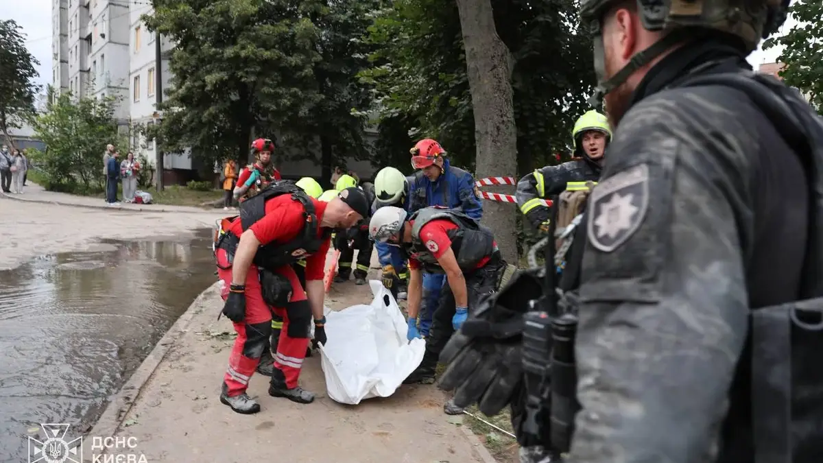 У Києві після нічної атаки загинули 11 людей, майже 60 поранені. Фото