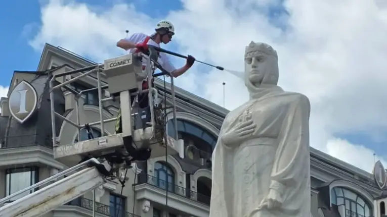 У Києві почали відкривати історичні пам’ятники після консервації