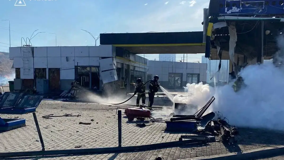 У Києві росіяни знову вдарили реактивними дронами по АЗС: КМВА повідомила про 4 потерпілих. ФОТО