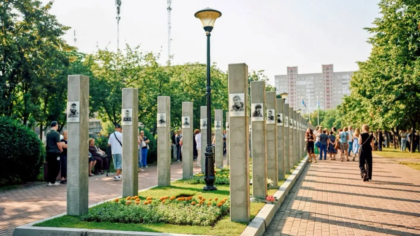У Києві розкритикували Алею Героїв у Деснянському районі