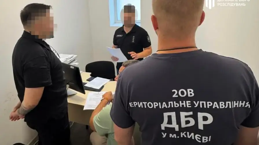 У київському ТЦК за $2,5 тисячі знімали чоловіків із розшуку: ДБР викрило 18 епізодів у реєстрі «Оберіг»
