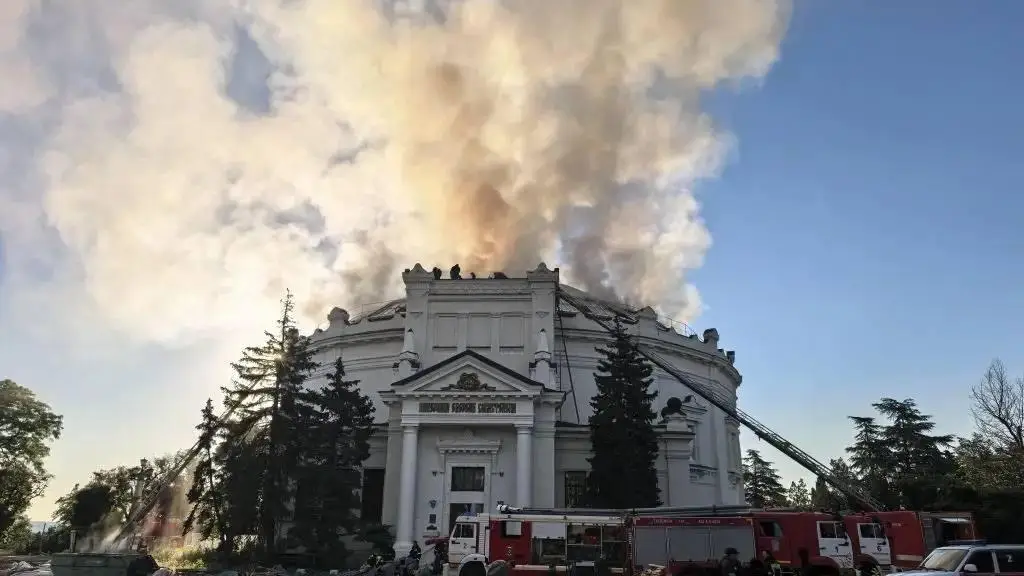 У Севастополі після удару дрона горіла знаменита панорама