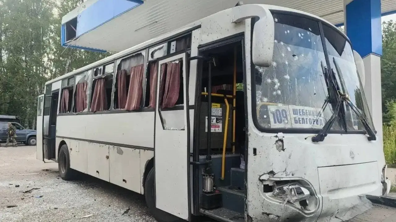 У Шебекіно дрон уразив рейсовий автобус: 19 поранених, шестеро людей у тяжкому стані