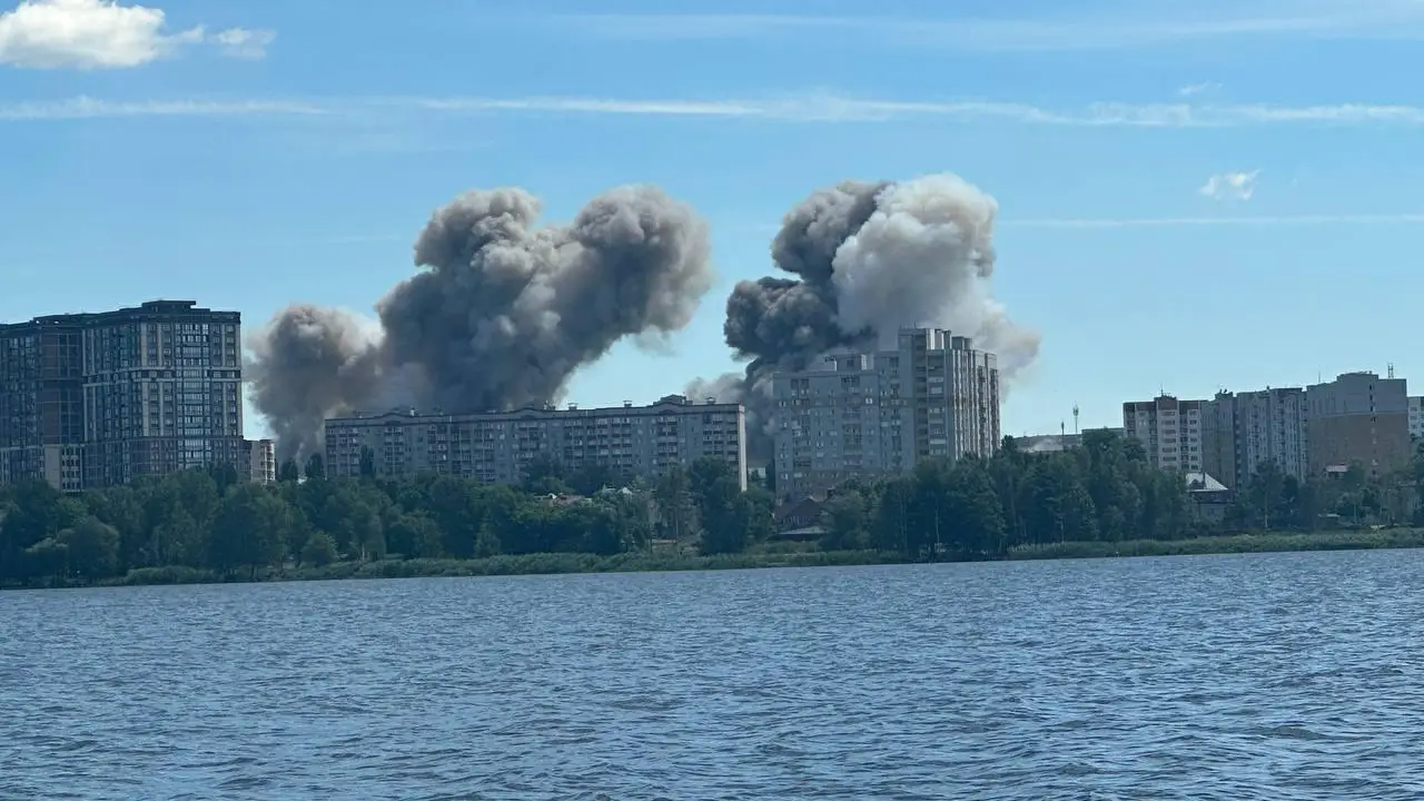 У Воронежі пролунали вибухи: над містом піднявся густий дим