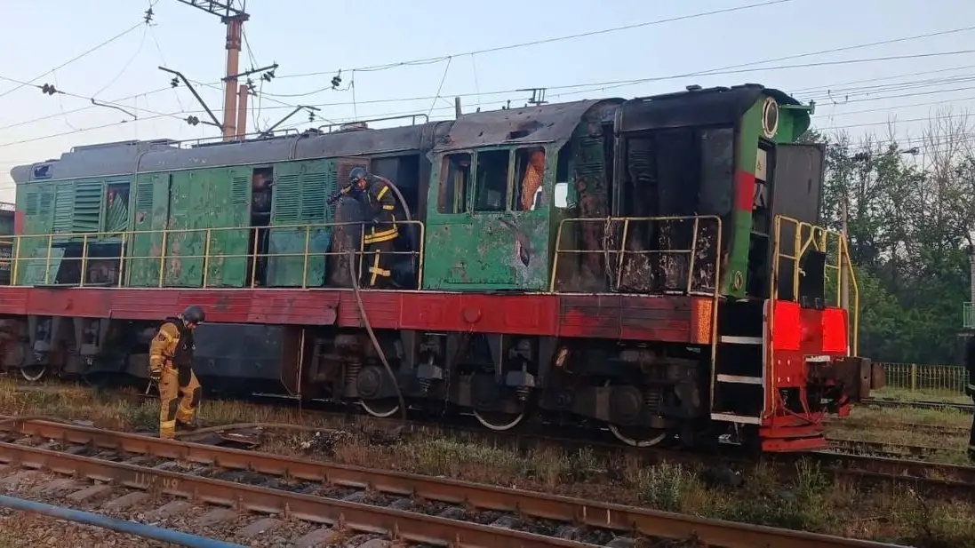 Удар по залізниці на Дніпропетровщині: дрони пошкодили локомотиви