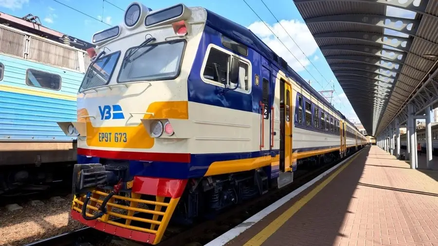 Увага! Після нічної атаки Kyiv City Express їздить між берегами Києва повним маршрутом