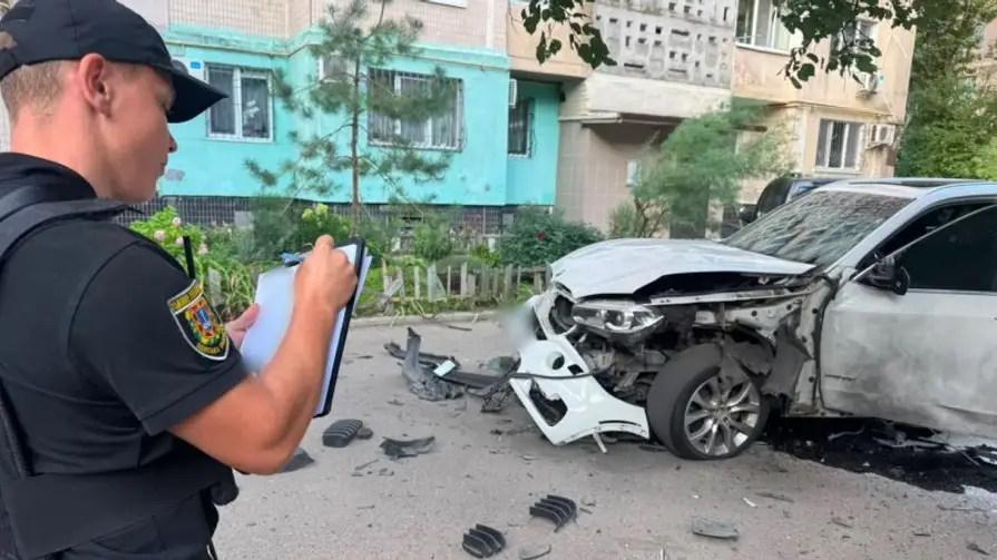 В Одесі авто вибухнуло одразу після запуску двигуна: поранений 49-річний водій-військовий