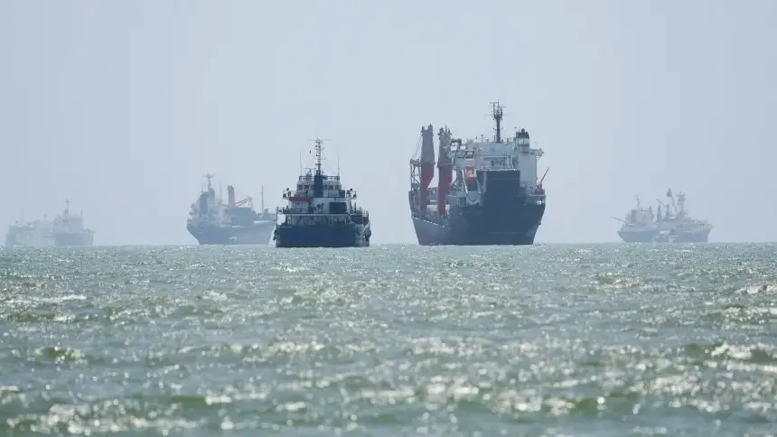 Важливо! Нафта знову пішла через Ормуз: експорт зріс до 7–8 млн барелів, Brent впав до $87
