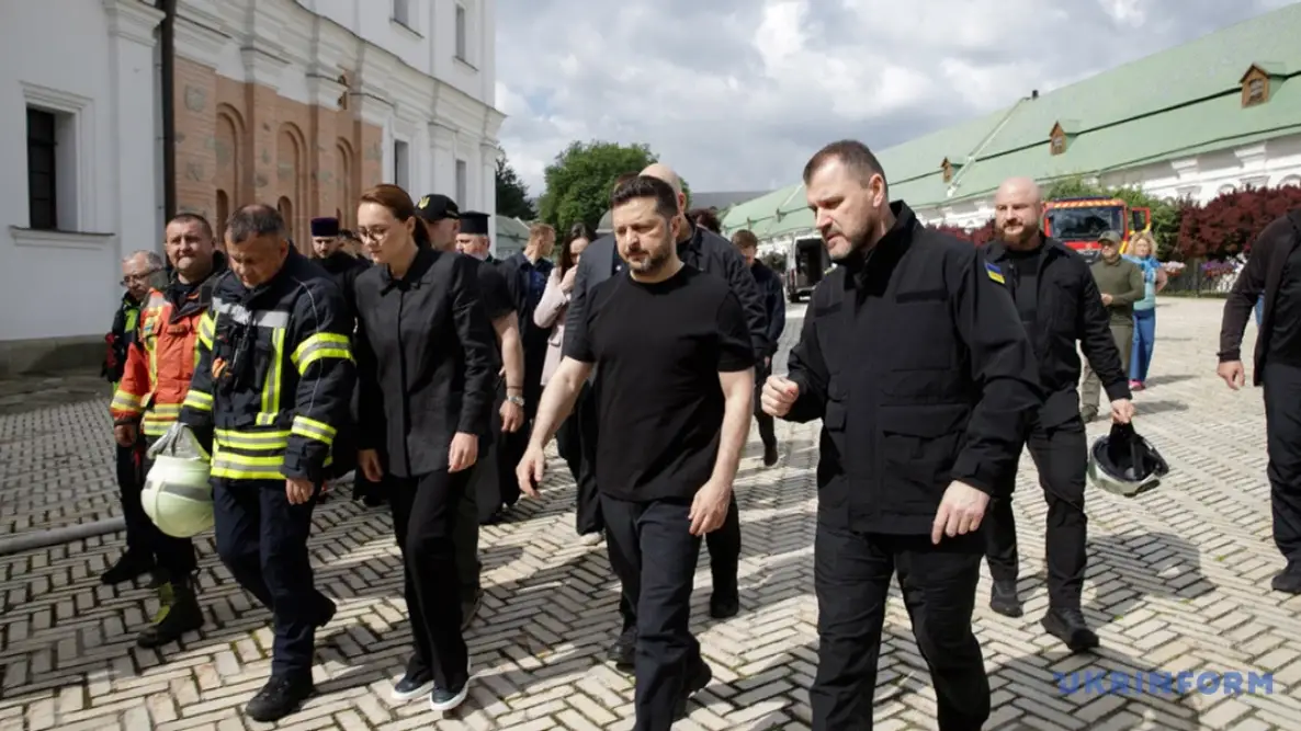 Зеленський оглянув пошкоджену Лавру й анонсував відповідь росії