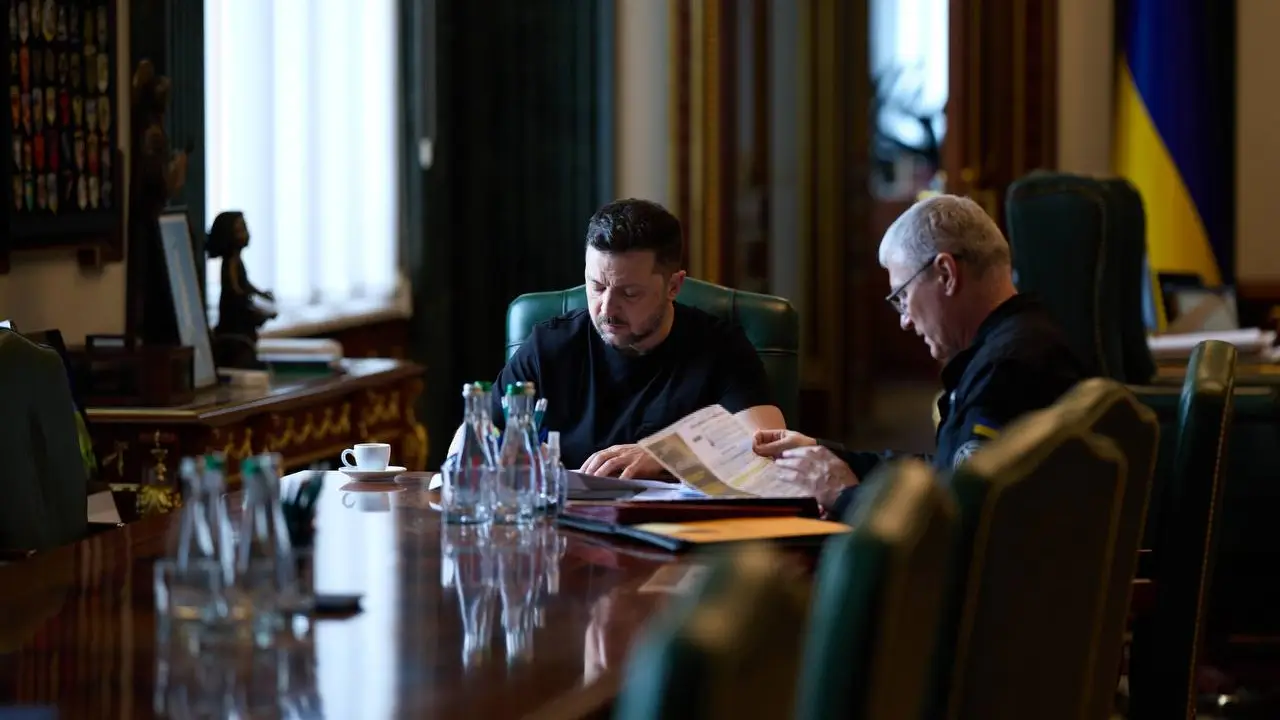Зеленський попередив про нову загрозу: росія може бити по ракетному виробництву України