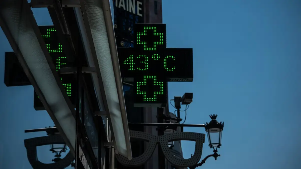 Жах! Європу розпечено до рекорду: 21,62°C у середньому, понад 25 тисяч загиблих і 1,23 млн акрів у вогні