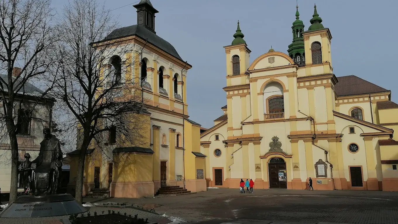 Жах на Прикарпатті! Мати наказала восьмикласнику вбити бабусю заради $3 тисяч і 13 тисяч грн