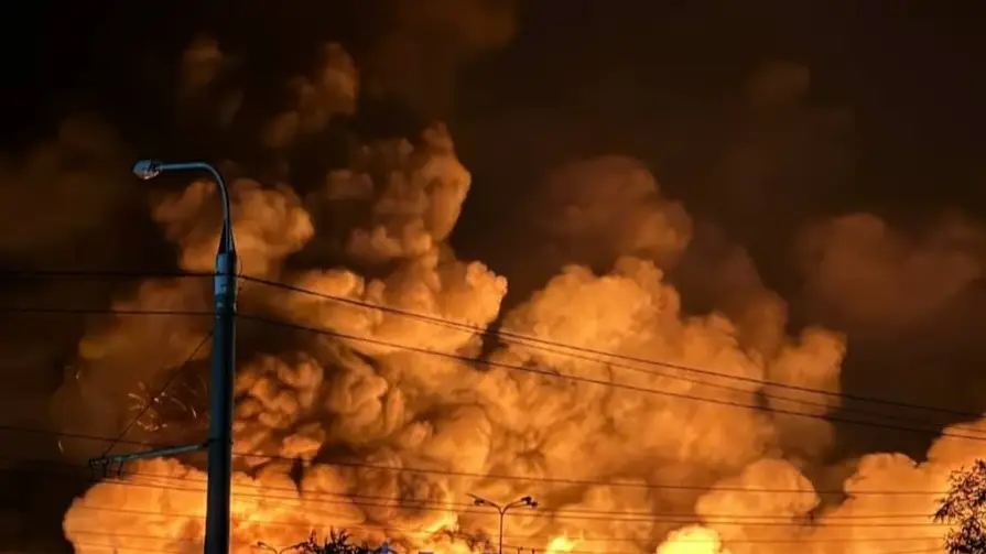 Жах! росія вдарила по Сумах: 6 постраждалих, серед них 4 дітей, у ТРЦ спалахнула масштабна пожежа