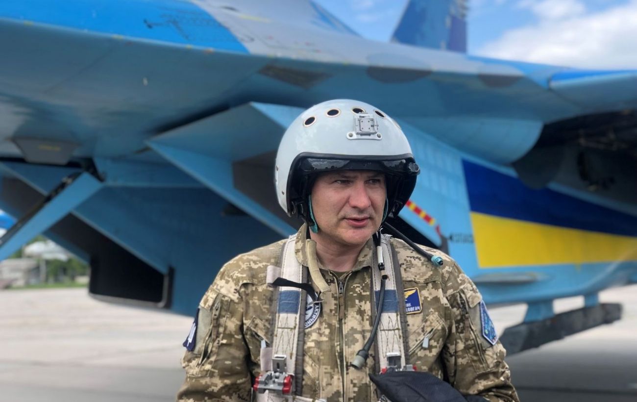 На сході України загинув легендарний льотчик і Герой України Олександр Довгач